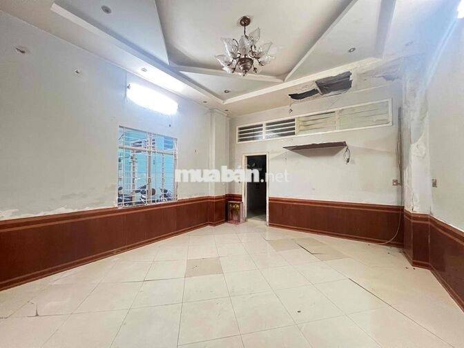 Cho thuê mặt bằng siêu rộng có 2 chỗ ngủ ở Bùi Văn Ba, Q7