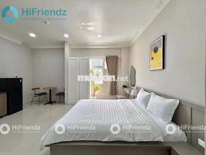 Toà nhà Thang Máy, Hầm xe rộng rãi, 40m2 full Nội thất