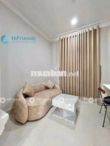 Toà nhà Thang Máy, Hầm xe rộng rãi, 40m2 full Nội thất