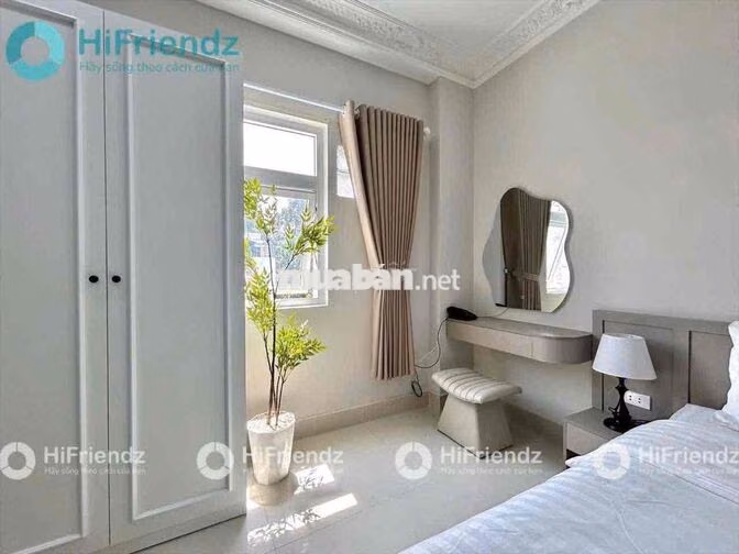 Toà nhà Thang Máy, Hầm xe rộng rãi, 40m2 full Nội thất