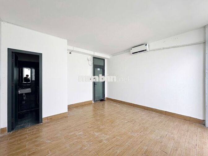 FULL NỘI THẤT - BAN CÔNG ĐI BỘ TỚI TRƯỜNG ĐẠI HỌC VĂN LANG.