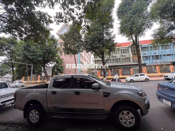 Ford Ranger XLS SX 2017 Số sàn Bạc