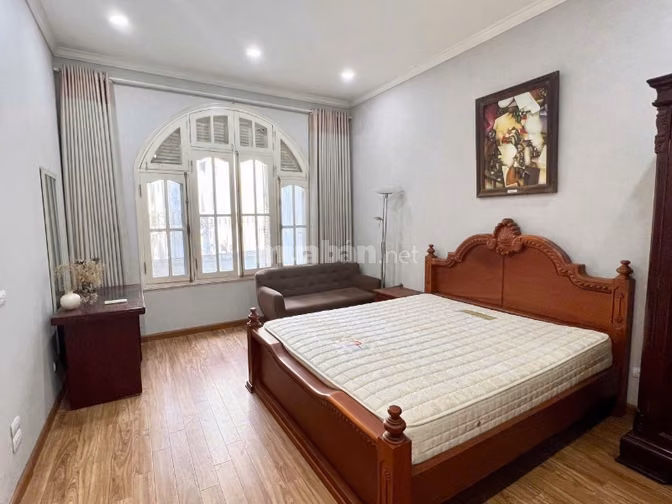 Cho thuê căn hộ dịch vụ ngõ 135 Đội Cấn, ven hồ Đầm Tròn 