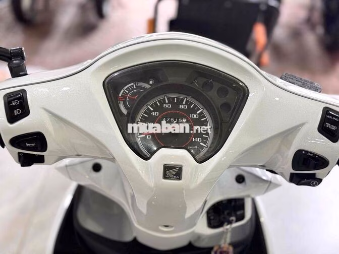 Vision Trắng Siêu Kengg “989.47”