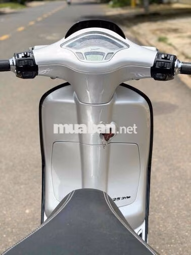 Chính chủ phố VESPA_UP_LED - Màu cực đẹp