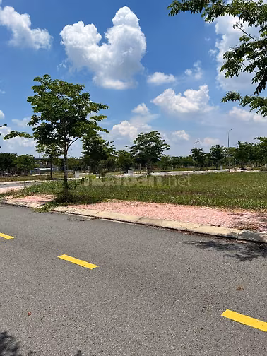 Cần bán lô đất nền đã có sổ sẵn, dự án Diamond city, gần 4 KCN 