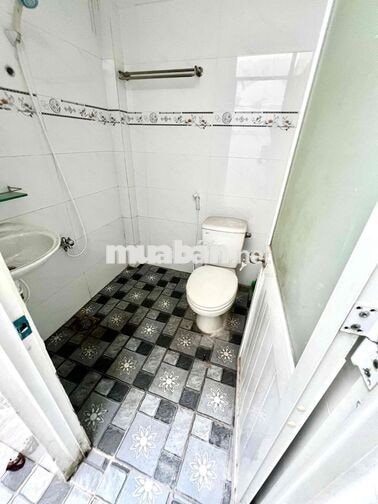 Cho Thuê Nhà Kho 7x12m trống suốt giá 8 triệu tháng