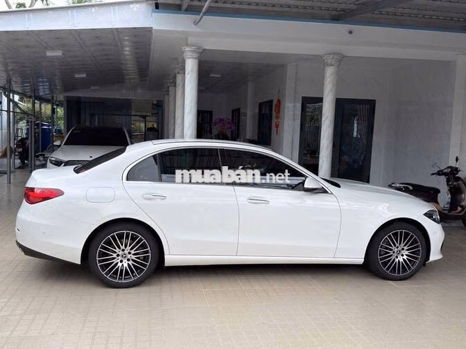 Mercedes C200 Avantgarde plus 2023 Trắng 26793 km