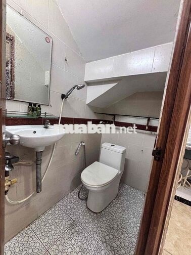 CHO MẶT BẰNG KINH DOANH Ở ĐƯỢC NGAY ĐẦM SEN - LẠC LONG QUÂN