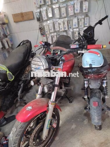 Honda CB 750 côn tay màu Đỏ