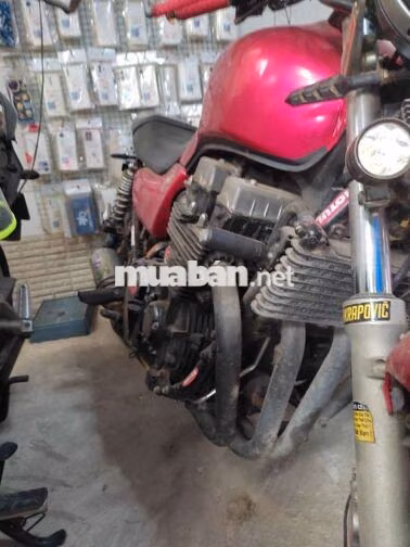 Honda CB 750 côn tay màu Đỏ