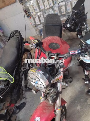 Honda CB 750 côn tay màu Đỏ