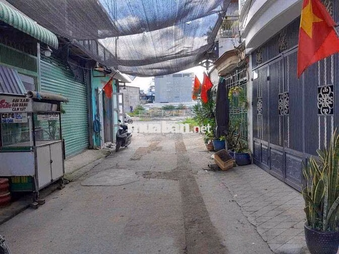 Cho thuê kho xưởng 200m2 hẻm xe tải Nguyễn Văn Quá 10tr/tháng