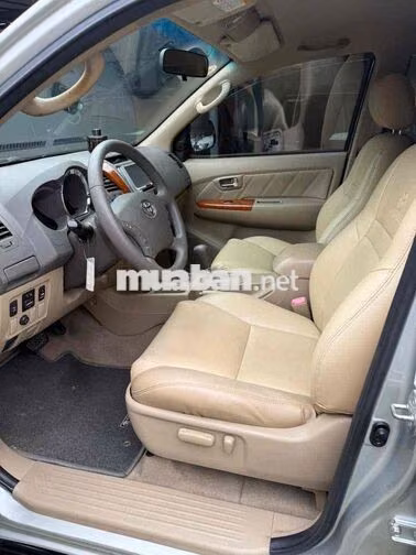 Toyota Fortuner 2011 2 cầu Số tự động Xăng Bạc