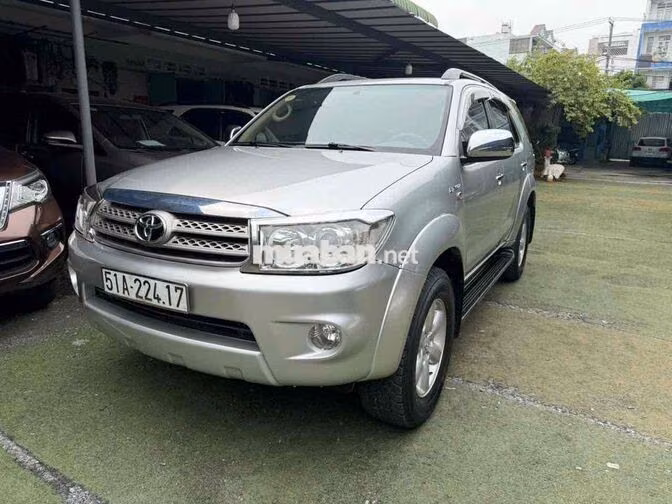 Toyota Fortuner 2011 2 cầu Số tự động Xăng Bạc