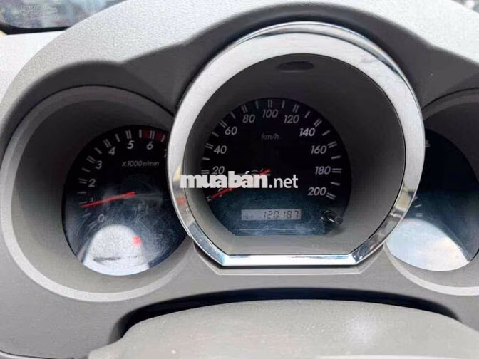 Toyota Fortuner 2011 2 cầu Số tự động Xăng Bạc