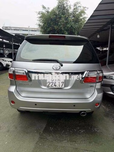 Toyota Fortuner 2011 2 cầu Số tự động Xăng Bạc