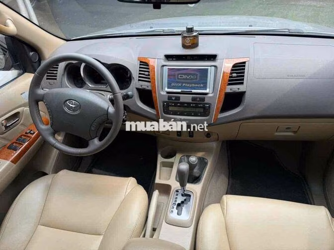 Toyota Fortuner 2011 2 cầu Số tự động Xăng Bạc