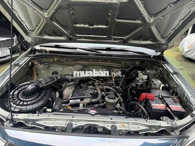 Toyota Fortuner 2011 2 cầu Số tự động Xăng Bạc