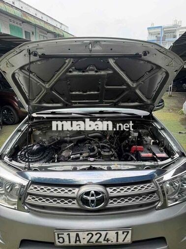 Toyota Fortuner 2011 2 cầu Số tự động Xăng Bạc
