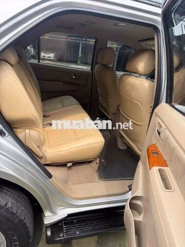 Toyota Fortuner 2011 2 cầu Số tự động Xăng Bạc