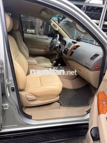 Toyota Fortuner 2011 2 cầu Số tự động Xăng Bạc