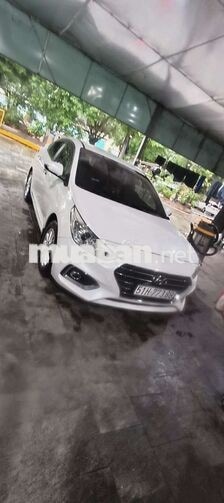 Hyundai Accent Trắng Xe sedan