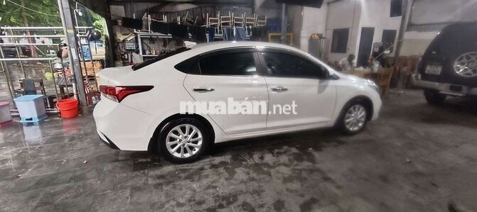 Hyundai Accent Trắng Xe sedan