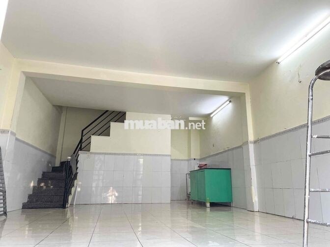 nhà trống dọn vào ỏ trong ngày