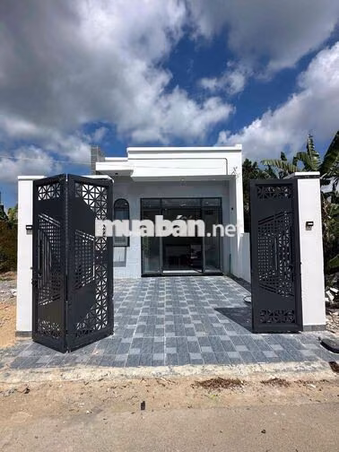 Nhà mới đẹp 5x23 dân đông kín, ngay cụm trường học và chợ An Tây