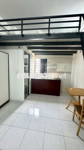 Duplex cửa sổ thoáng mát còn 1 phòng cuối
