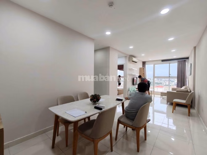 Central Plaza- Full NT, nhà mới, 2PN, Giá 14 triêu/th, 73m2 đang trống