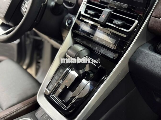 Toyota Innova Cross 2.0 CVT 2024 - 790 Triệu