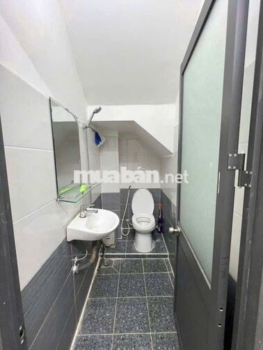 NHÀ 2PN ĐẦY ĐỦ NỘI THẤT NGAY CV 23/9 QUẬN 1