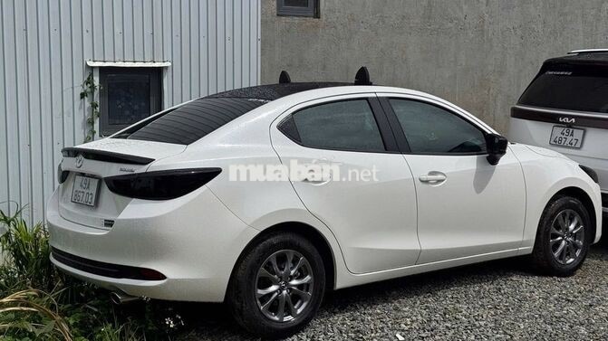 Mazda Mazda 2 Sedan Trắng oder 1000 km Nhập khẩu