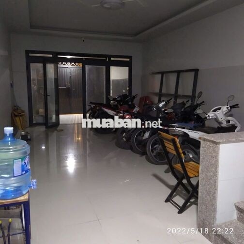 Phòng đẹp thoáng mát có cửa sổ, máy lạnh Daikin, P7, Q8