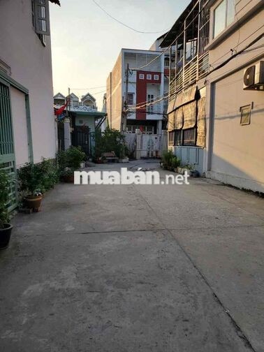 cho thuê nhà trọ sân vườn ngay chợ phú xuân