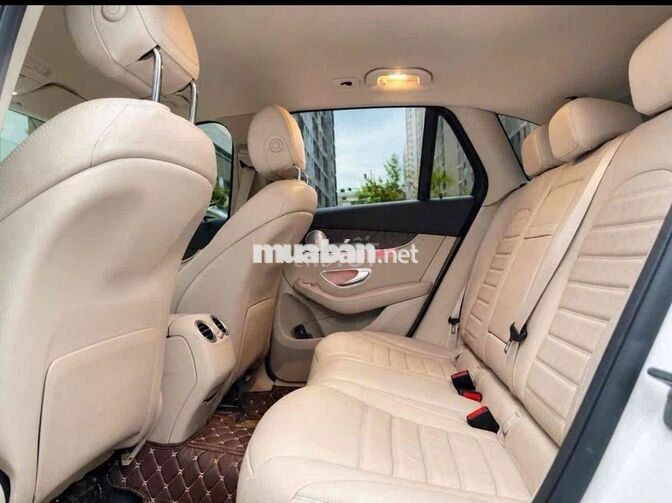 Mercedes GLC 200 4Matic AMG 2020 Trắng