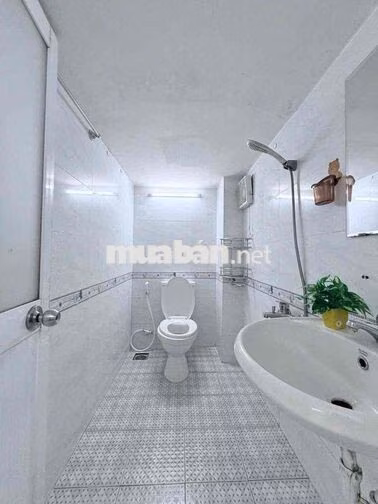Cho Thuê Phòng Gác Cửa Sổ Trời Full NT Ngay Etown Cộng Hoà, Tân Bình