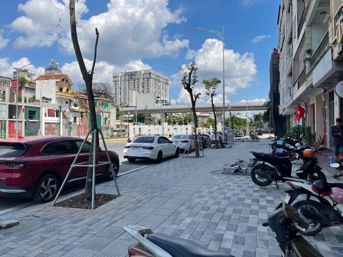 cho thuê T1 mặt phố siêu lớn đắt nhất hành tinh vừa thông xe mt 7,5m