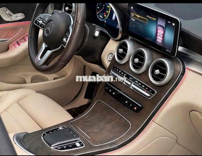 Mercedes GLC 200 4Matic AMG 2020 Trắng