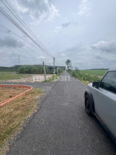 297m2 full thổ. 2 mặt tiền nhựa. Dân đông. 680tr có TL 
