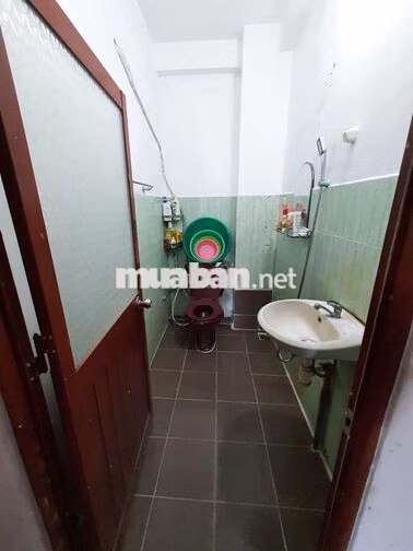 PHÒNG TRỐNG TRONG NHÀ NGUYÊN CĂN CHỈ NỮ THUÊ