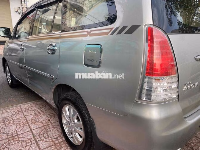 Toyota Innova 2010 Bạc 8 chỗ 130.000 km