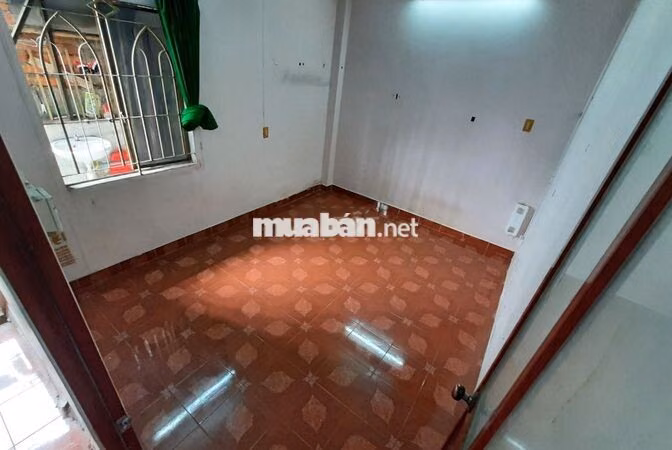 PHÒNG TRỐNG TRONG NHÀ NGUYÊN CĂN CHỈ NỮ THUÊ