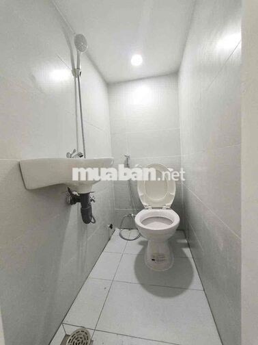 Phòng trọ giá sinh viên giữa trung tâm ẩm thực Phan Xích Long