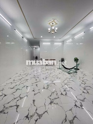 Nhà trệt 2 lầu sân thượng trục chính KDC Nam Long