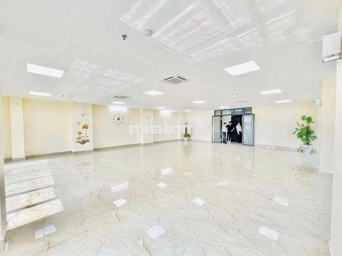 Cho thuê văn phòng tại Huỳnh Thúc Kháng 130m2 25t view full kính