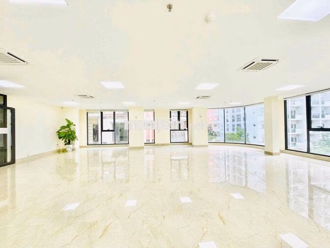 Cho thuê văn phòng tại Huỳnh Thúc Kháng 130m2 25t view full kính
