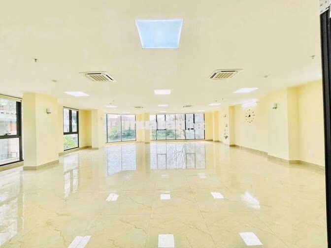 Cho thuê văn phòng tại Huỳnh Thúc Kháng 130m2 25t view full kính